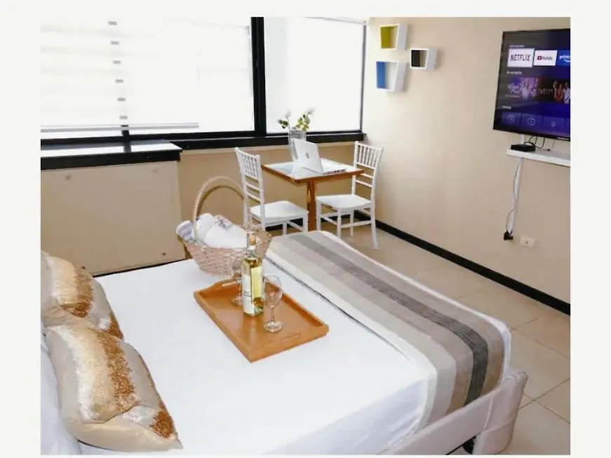 ***** Hotel Ecusuites Room 44 Bellini Gye Santa Ana Guayaquil Ecuador